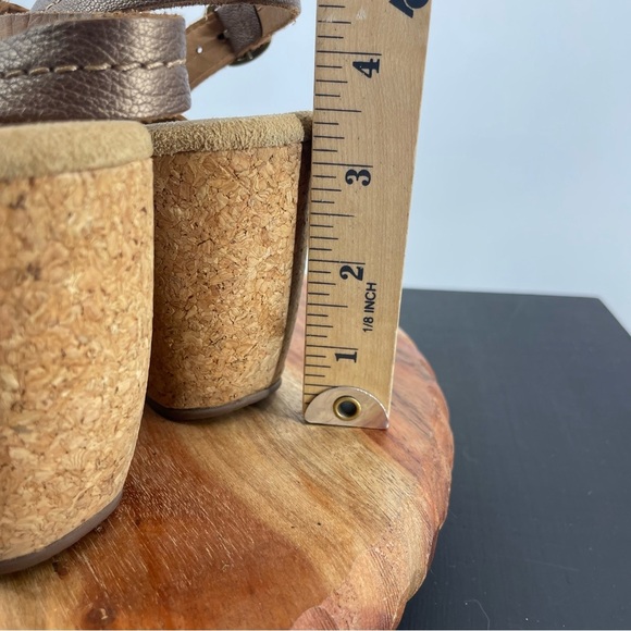 Clark’s Bronze Metallic Leather Cork Wedge Heel Sandals Buckle slingback Sz 8.5 - Picture 8 of 9